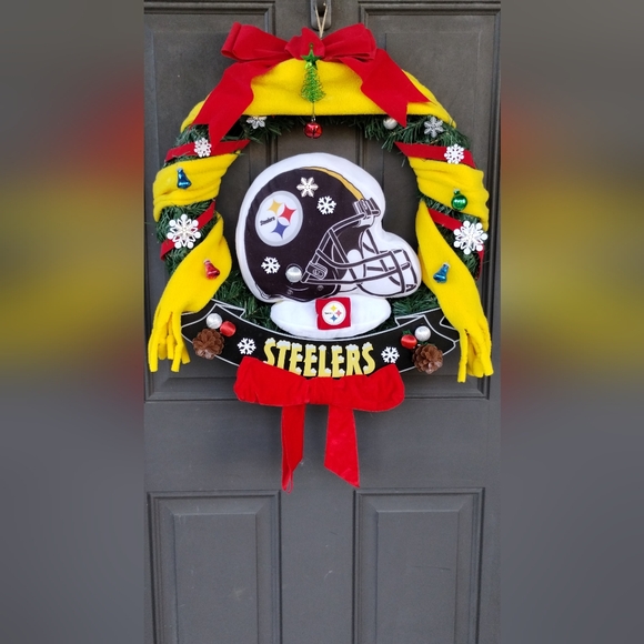 Wreath for Christmas representing the Pittsburgh Steelers - Picture 1 of 1